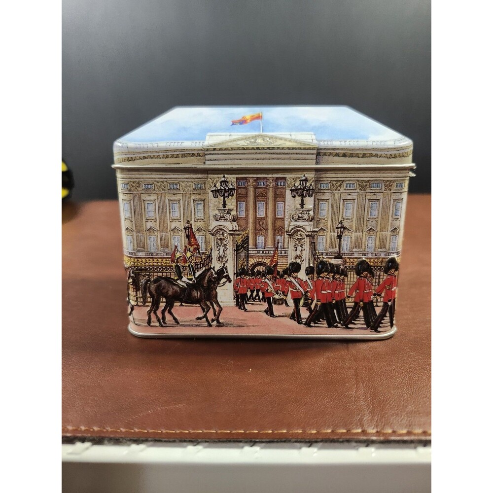 Churchill's Confectionery Buckingham Palace money box tin/bank